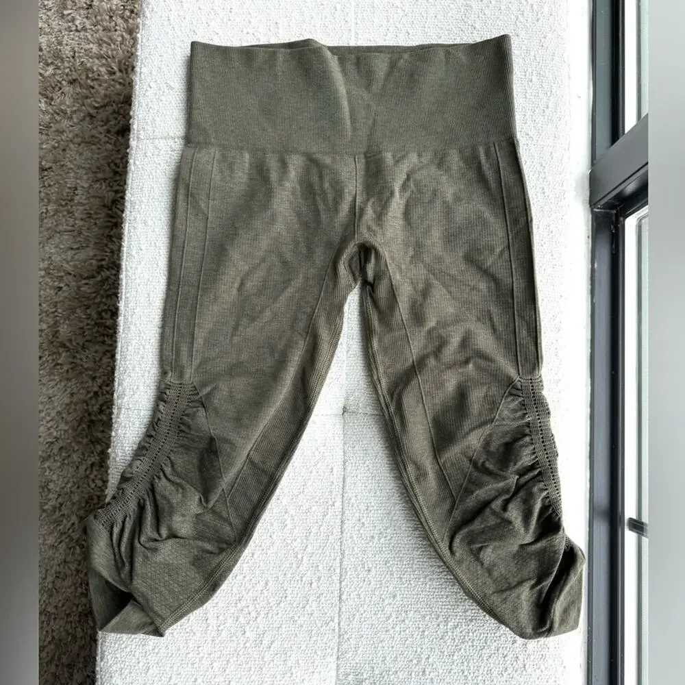 Lululemon Women’s In The Flow Crop Ribbed Ruched Seamless Leggings Size 4